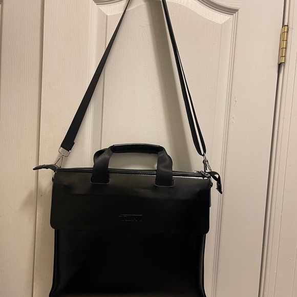 Beautiful laptop or office bag copy of name brand good quality - Picture 14 of 16